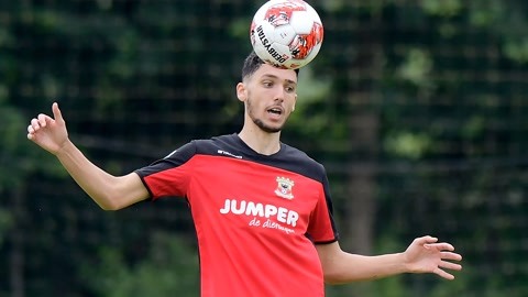 摆脱对手的 摆脱对手的