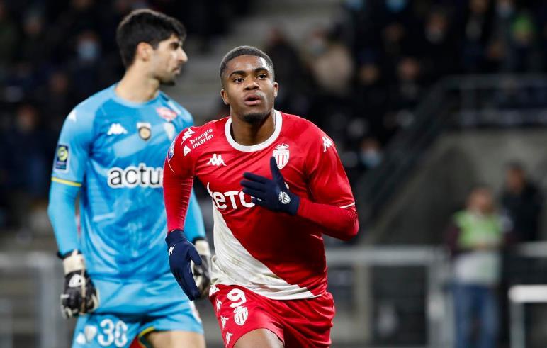 更是由于球 更是由于球